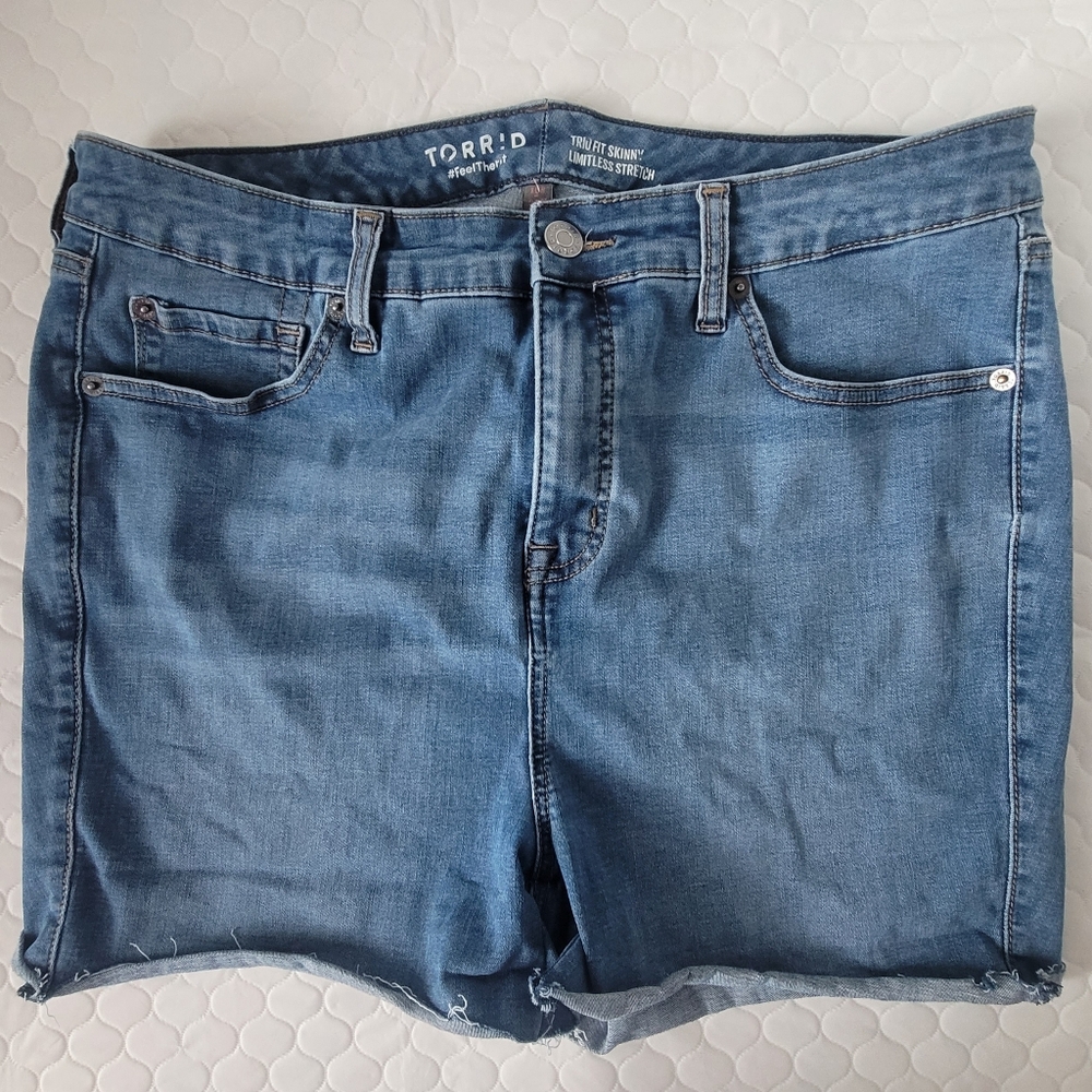 Torrid  Blue Denim Shorts Plus Size 20R